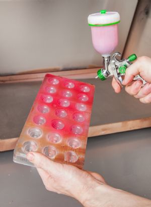Chocolate World Spray Cabinet